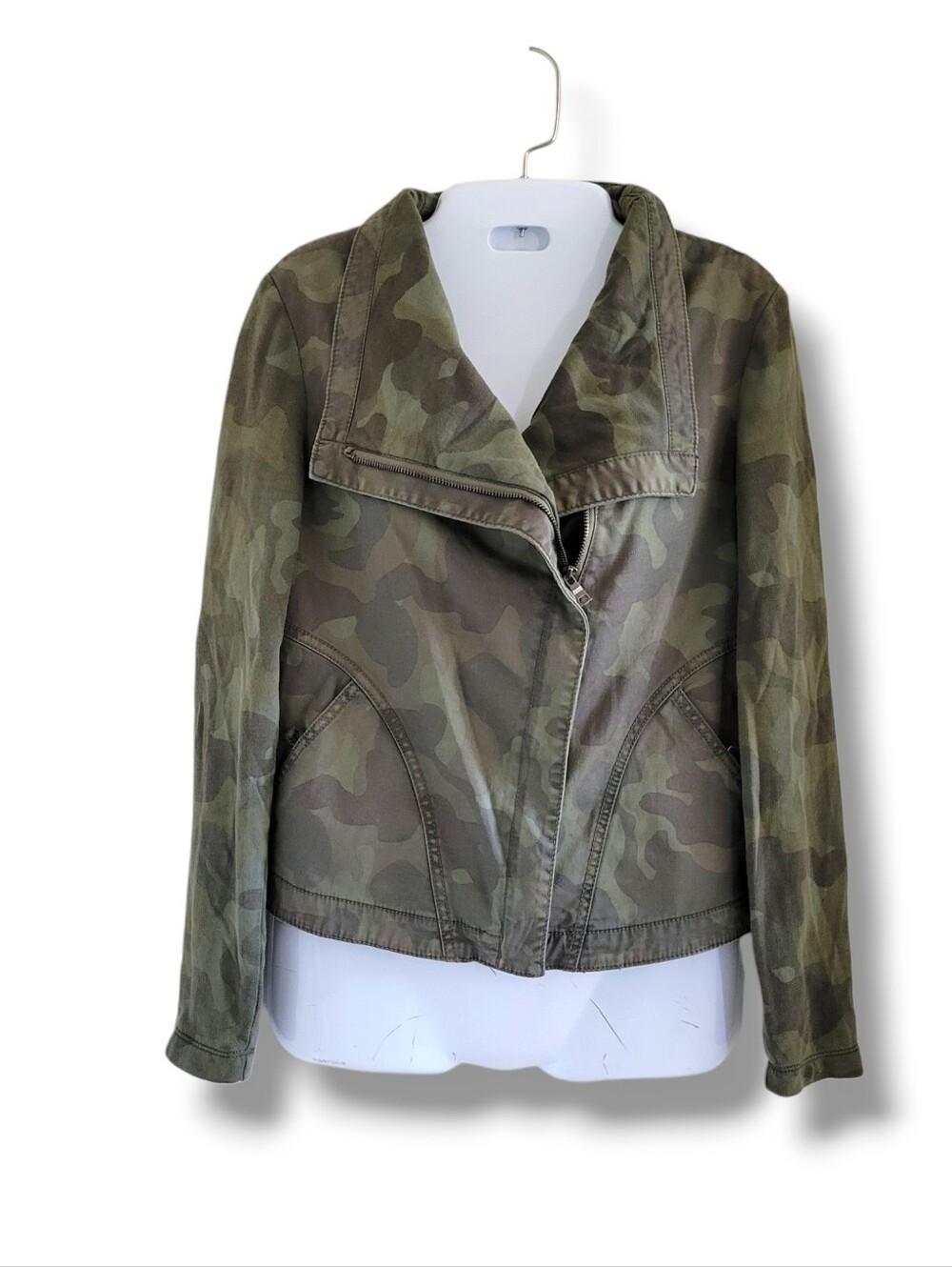 Marrakech | Anthro | EUC Chic Olive Green Camo Moto-Style Jacket (SIZE S)